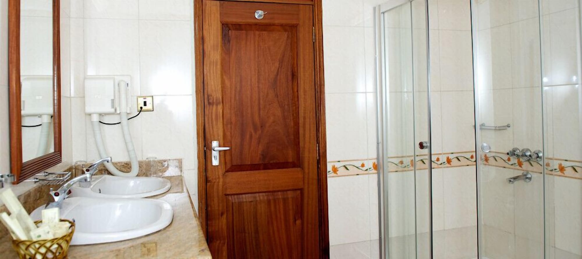ROOM, TWIN BEDS, LAKE VIEW