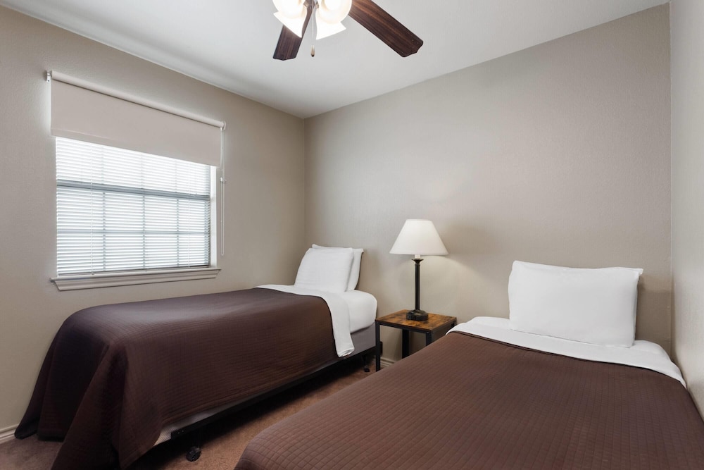 Eagles Den Suites Big Spring a Travelodge by Wyndham 10/34