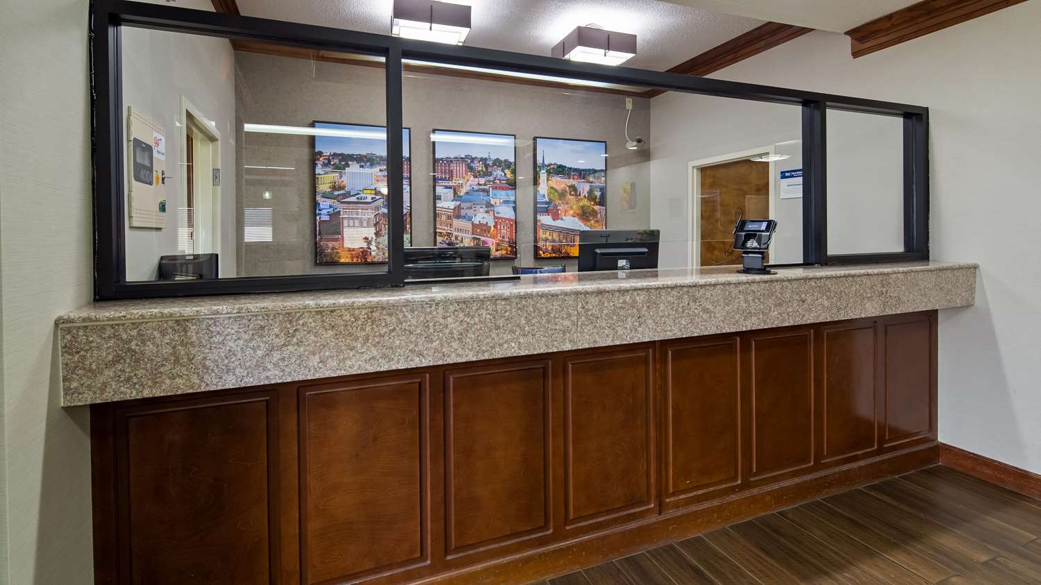 Best Western Inn & Suites Byron 2/10