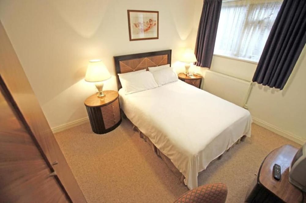 ROOM, DOUBLE BED