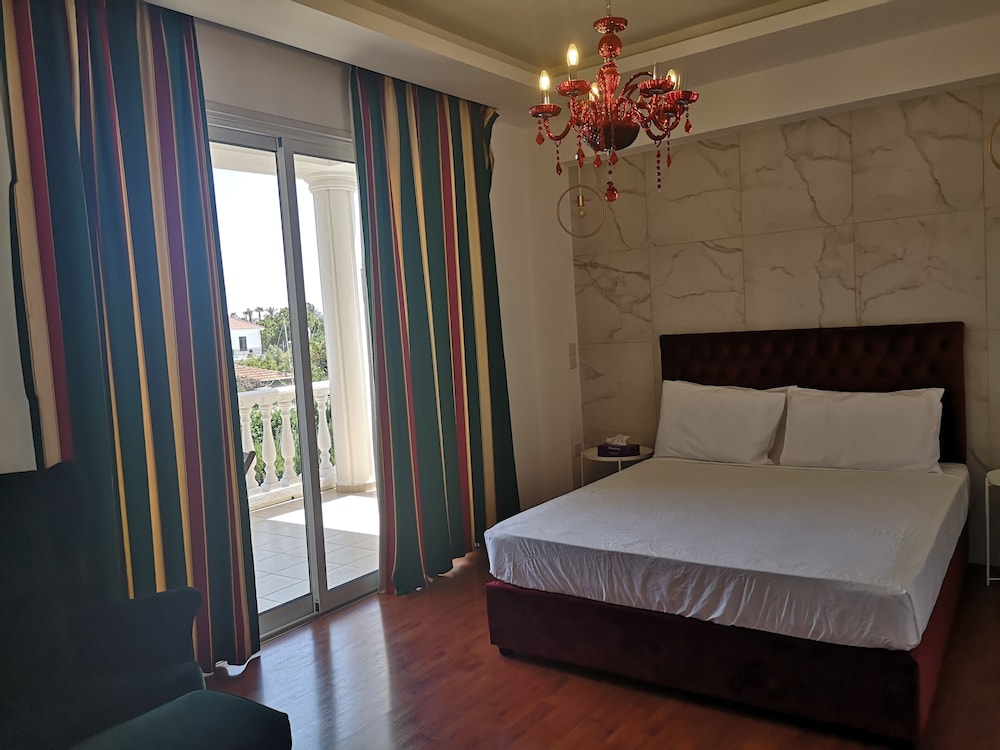 LUXURY, DOUBLE BED