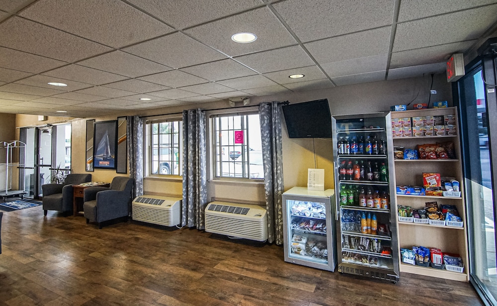 Travelodge by Wyndham Colorado Springs Airport/Peterson AFB 20/44