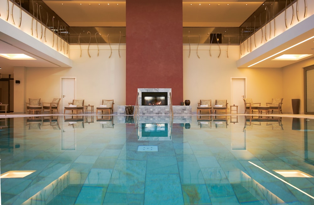 WALD AND SCHLOSSHOTEL FRIEDRICHSRUHE 39/67