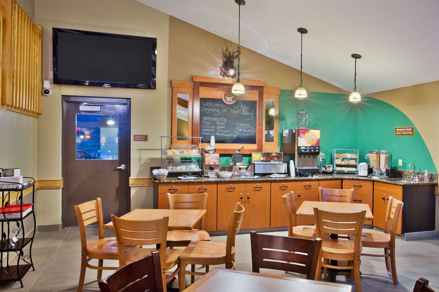 AmericInn by Wyndham Grand Forks 34/46