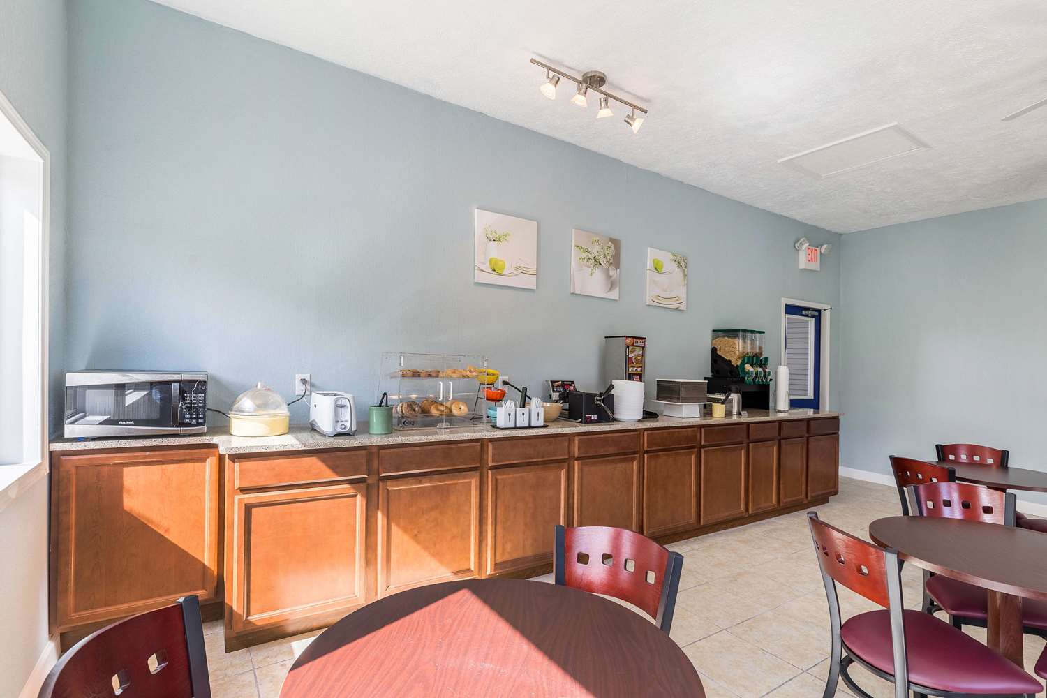 restaurant cafeteria