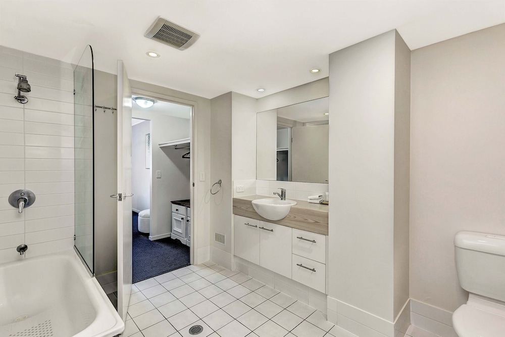 Ramada Encore by Wyndham Whale Cove Hervey Bay 22/57