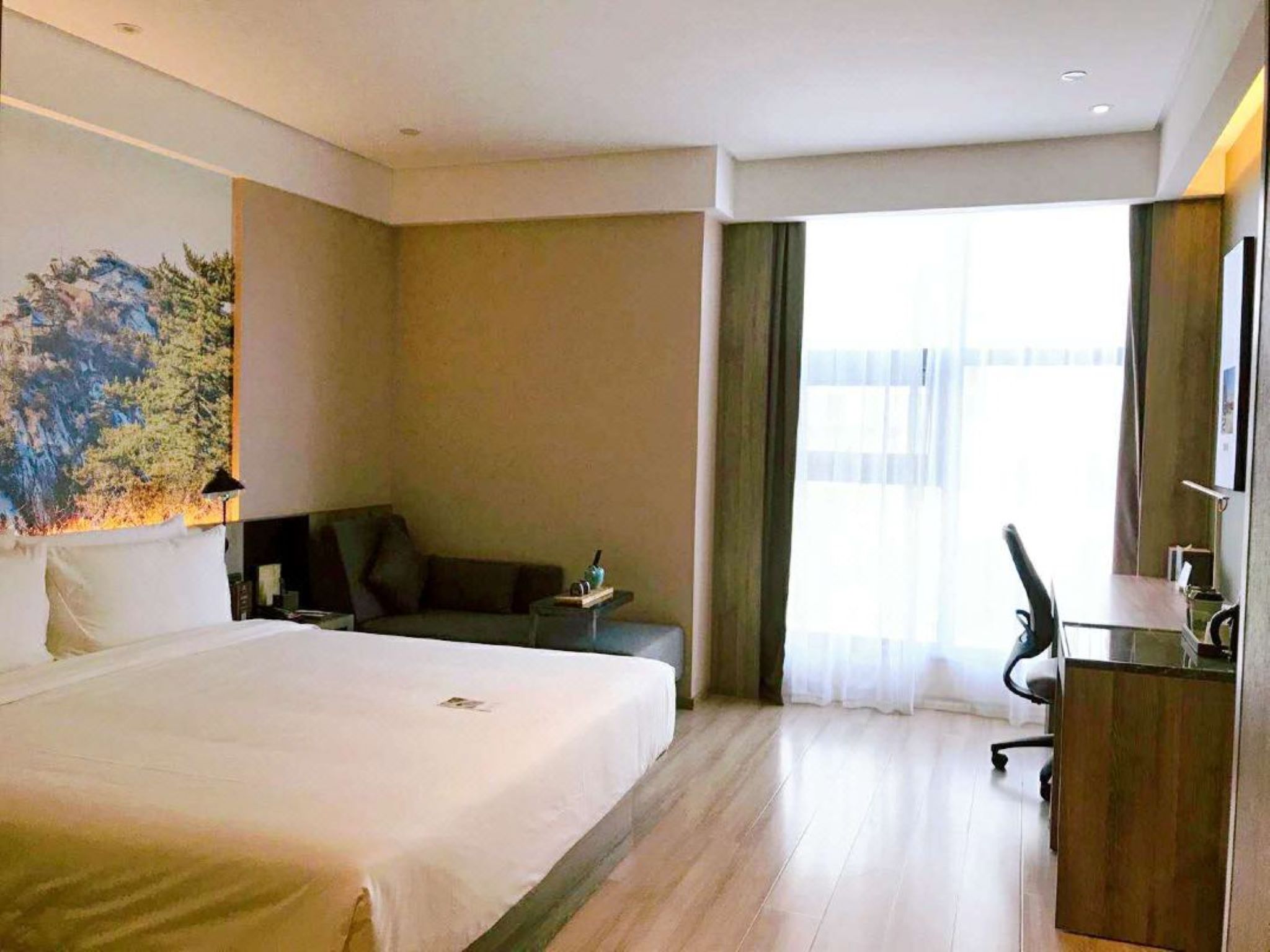 Atour Hotel (Xi'an High-tech Semiconductor Industrial Park) 4/10