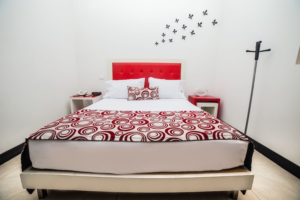 Hotel Merlott Lleras 6/48
