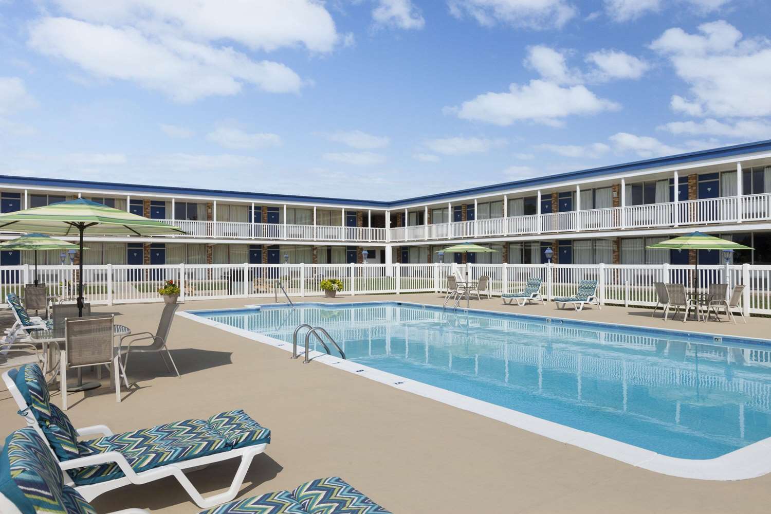 Days Inn by Wyndham Waynesboro, VA 4/27
