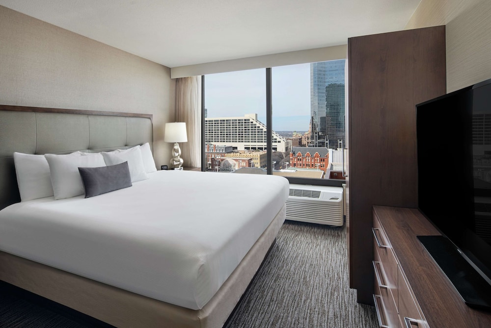 Embassy Suites Fort Worth Downtown 32/54