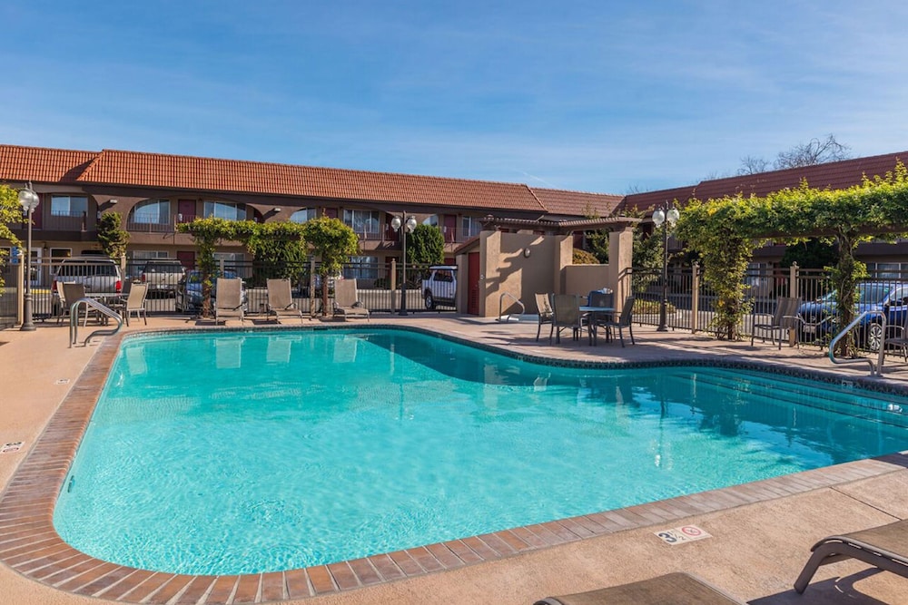 Laurel Inn & Conference Center 7/62