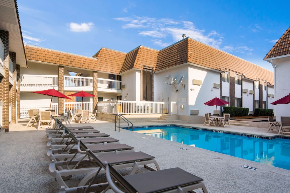 Motel6 Duncanville, TX - Dallas in DUNCANVILLE - TX