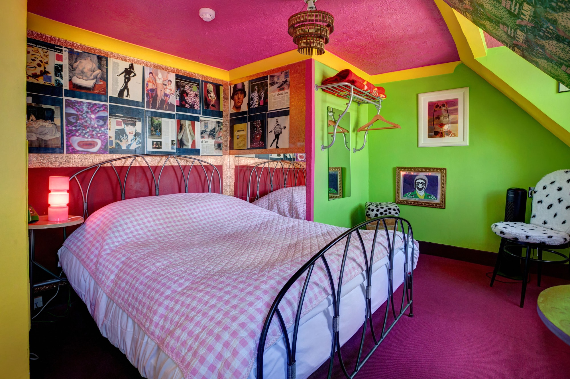 Double Bed, Attic