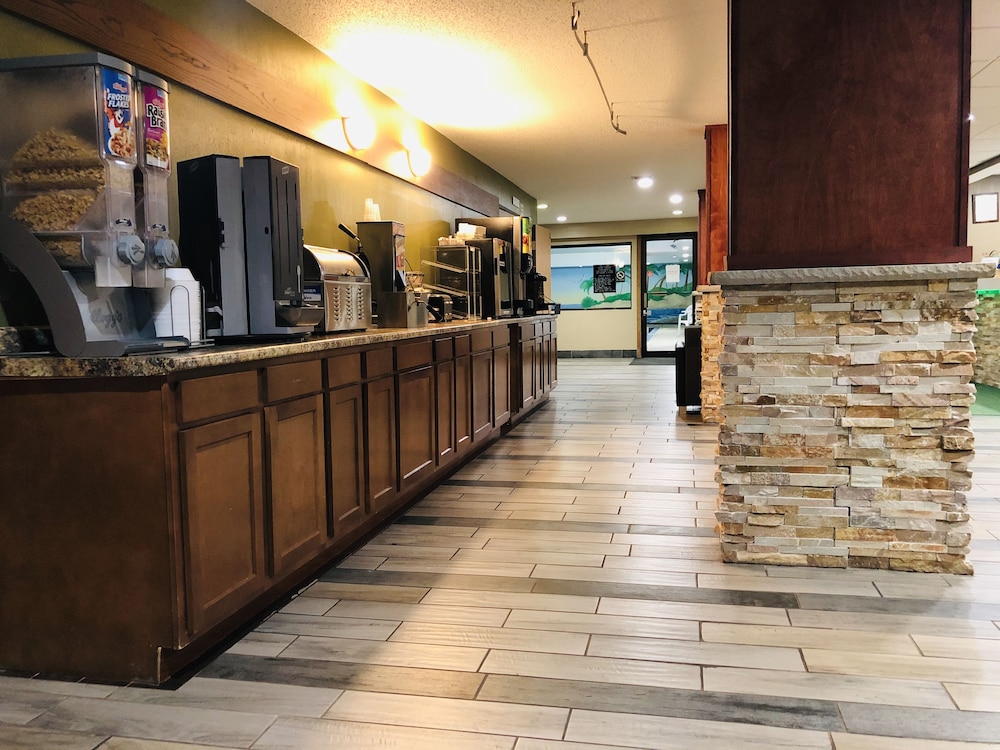 AmericInn by Wyndham Columbus Wisconsin 9/38