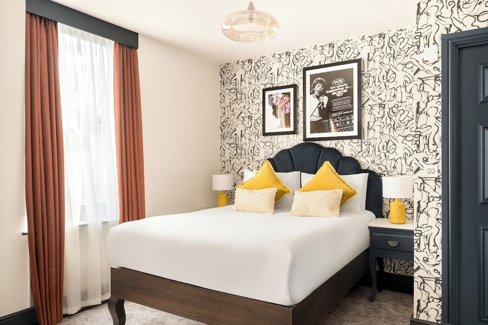 PREMIUM, QUEEN BED