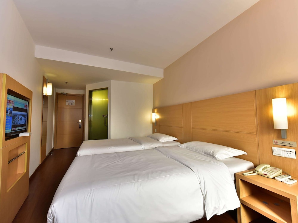 ibis Ningbo Tianyi Square 7/13