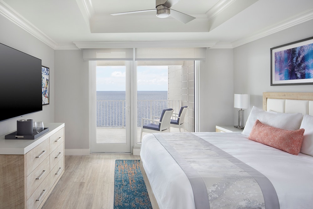Suite, 5 King Beds, Accessible 3/5