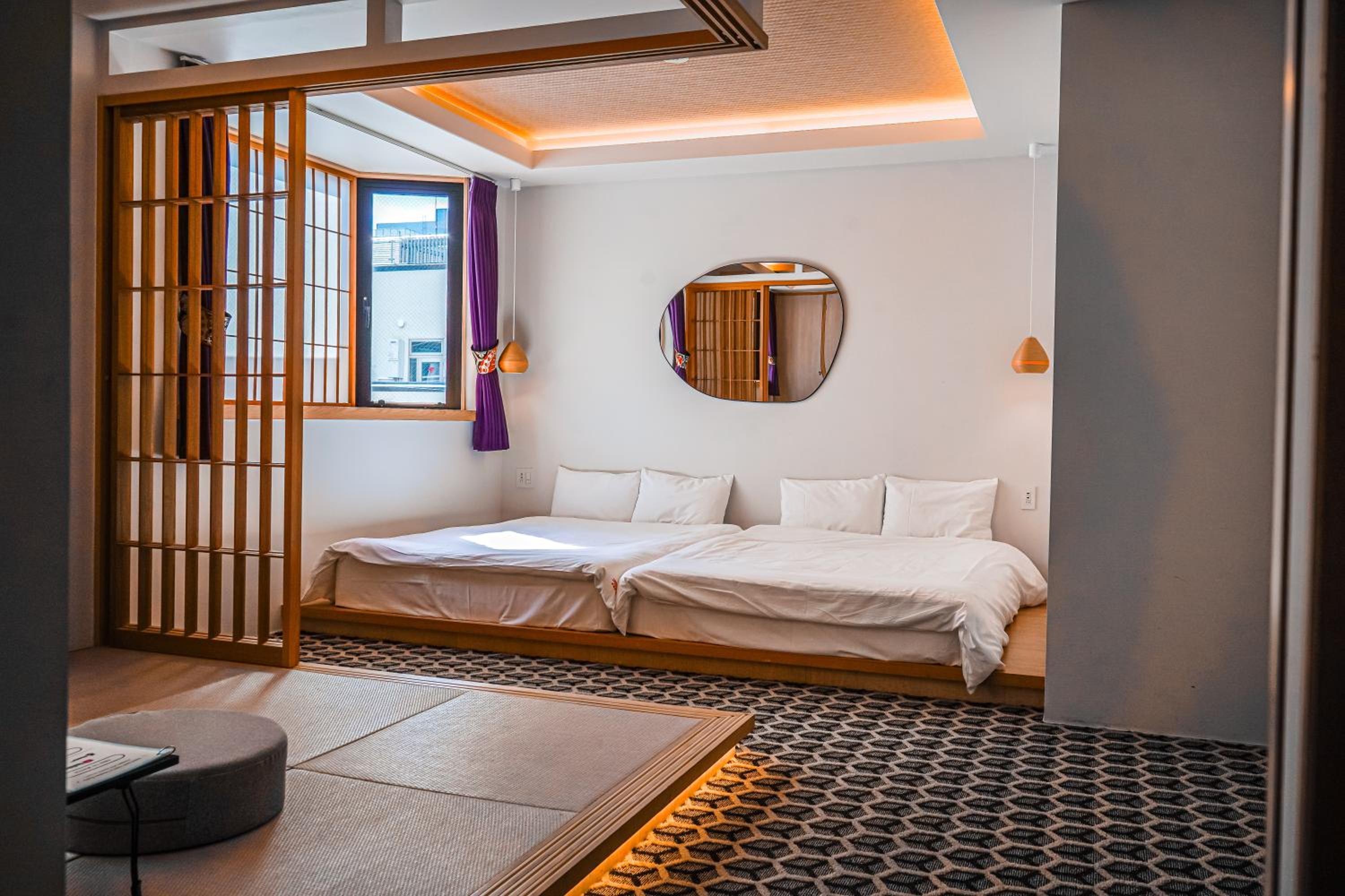 DELUXE, 2 DOUBLE BEDS, 2 FUTON BEDS