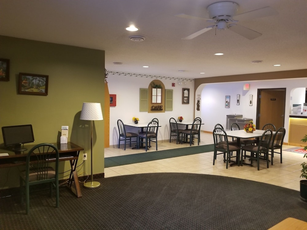 AmeriVu Inn and Suites-Stanley 33/47