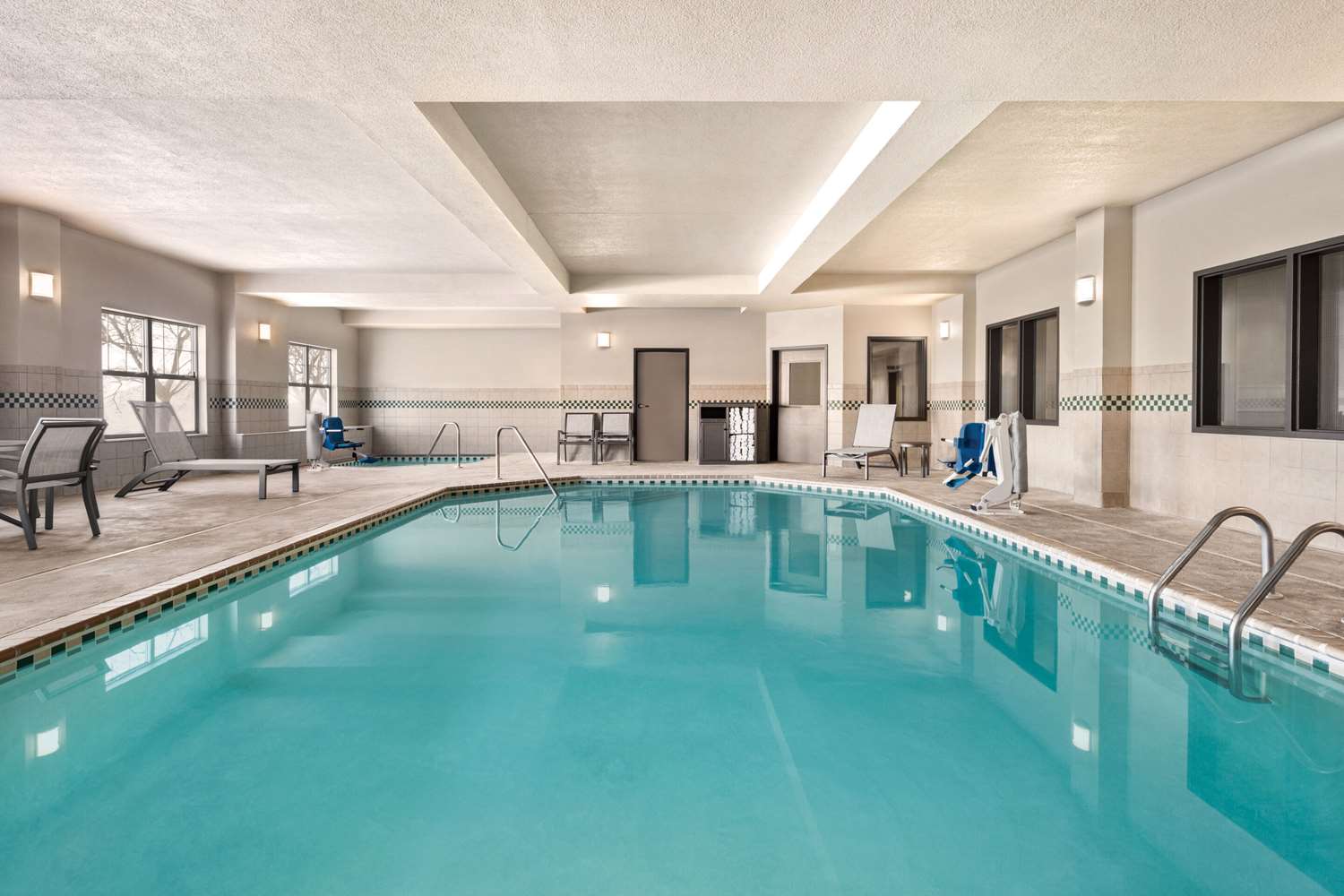 Country Inn and Suites by Radisson St Cloud East MN 15/34