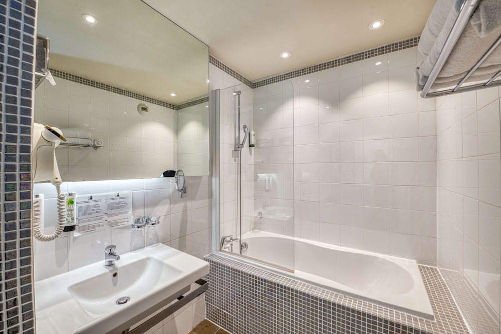 Mercure Aix-en-Provence La Duranne Gare TGV 47/50