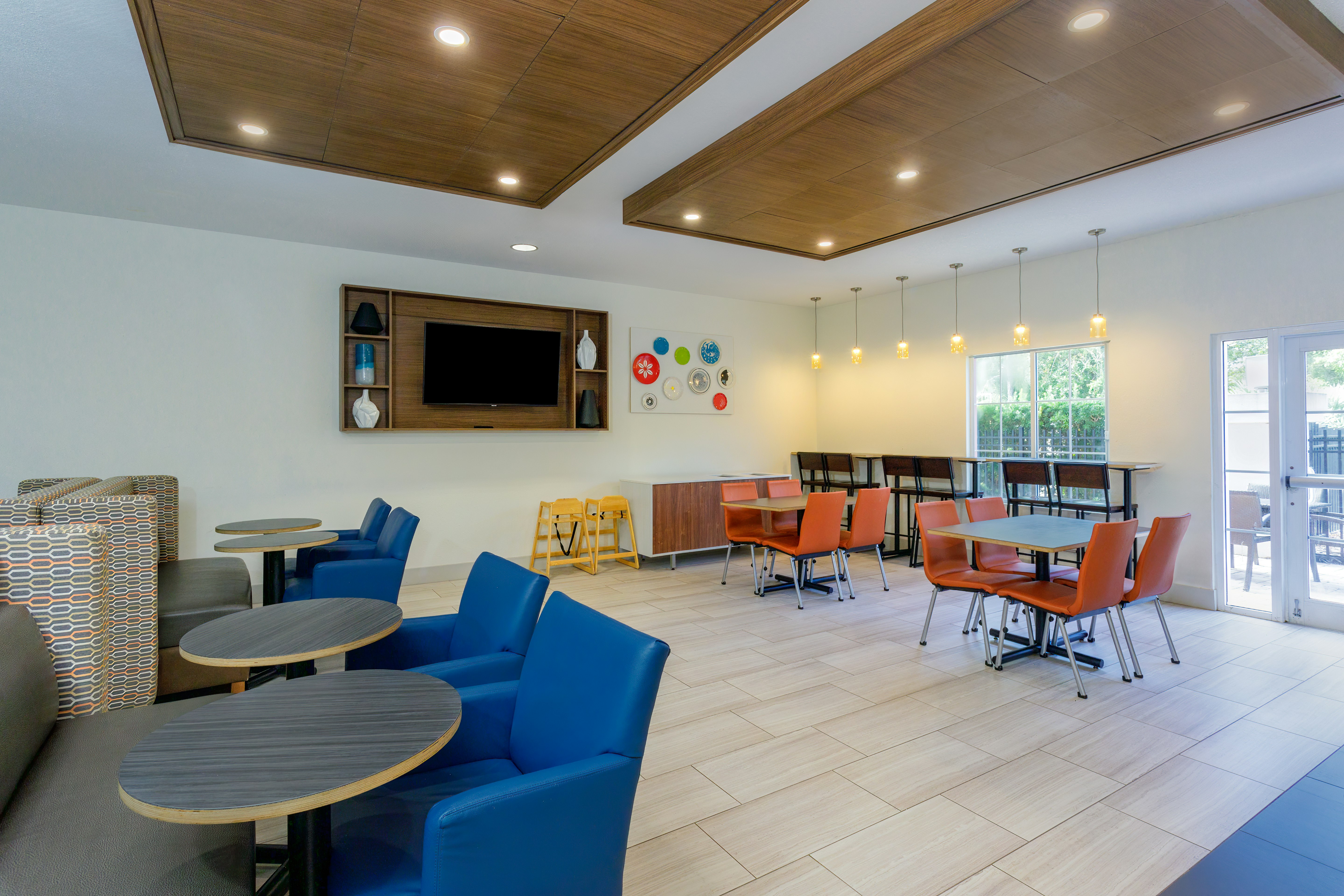 Holiday Inn Express Tampa N I-75 - University Area by IHG 50/69