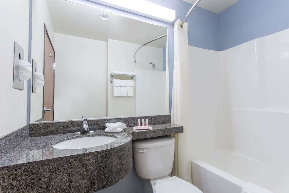 Microtel Inn Suites Klamath Falls 6/26