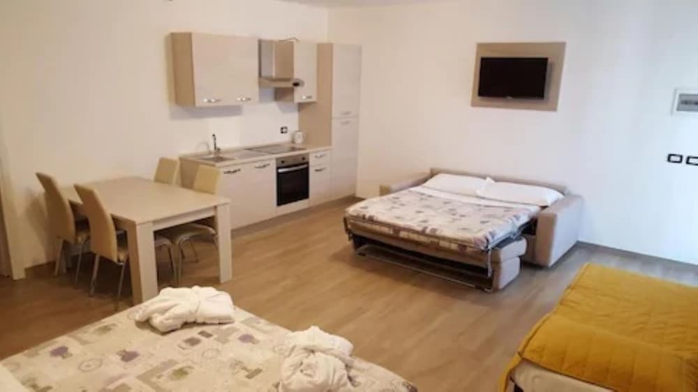 STUDIO, QUEEN BED, SOFA, GROUND FLOOR