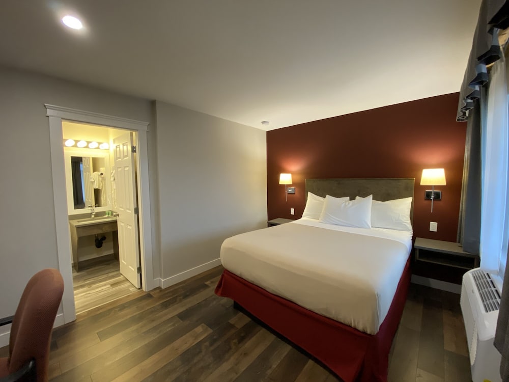 Sahara Courtyard Inn 12/70
