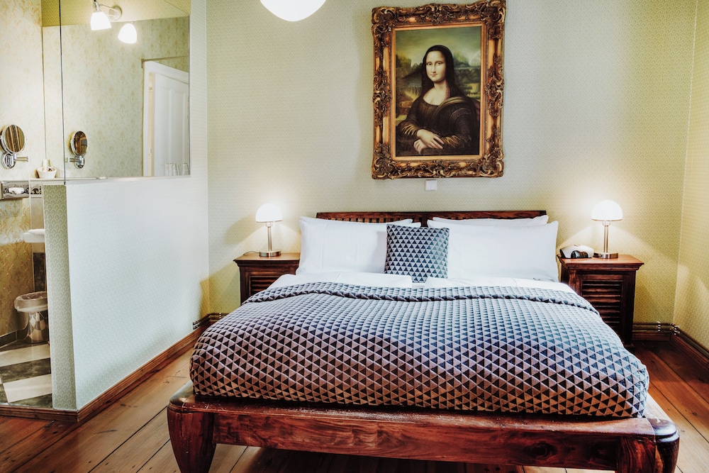 BUSINESS, DOUBLE BED