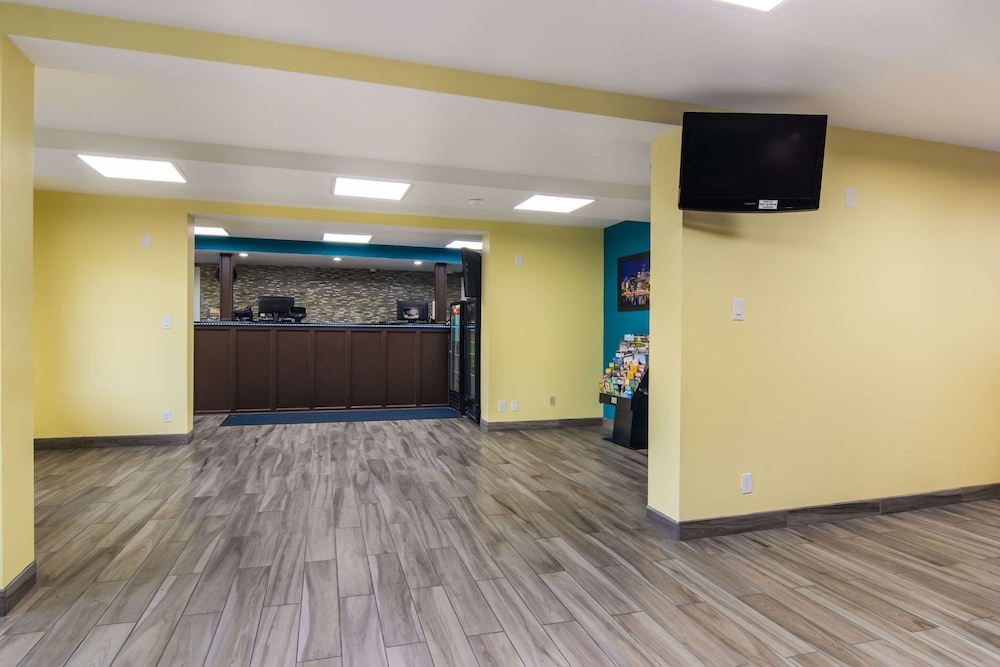 Rodeway Inn and Suites Monroeville Pittsburgh 16/42