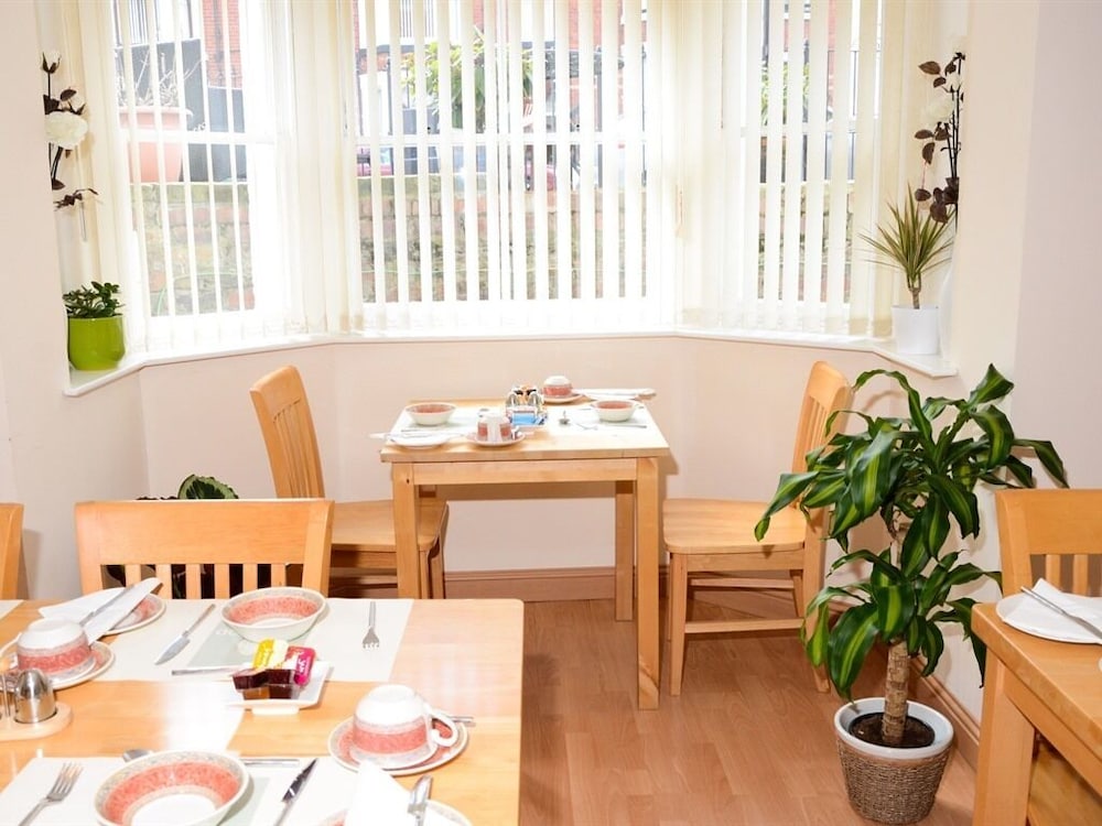Pinewood Guest House 14/22