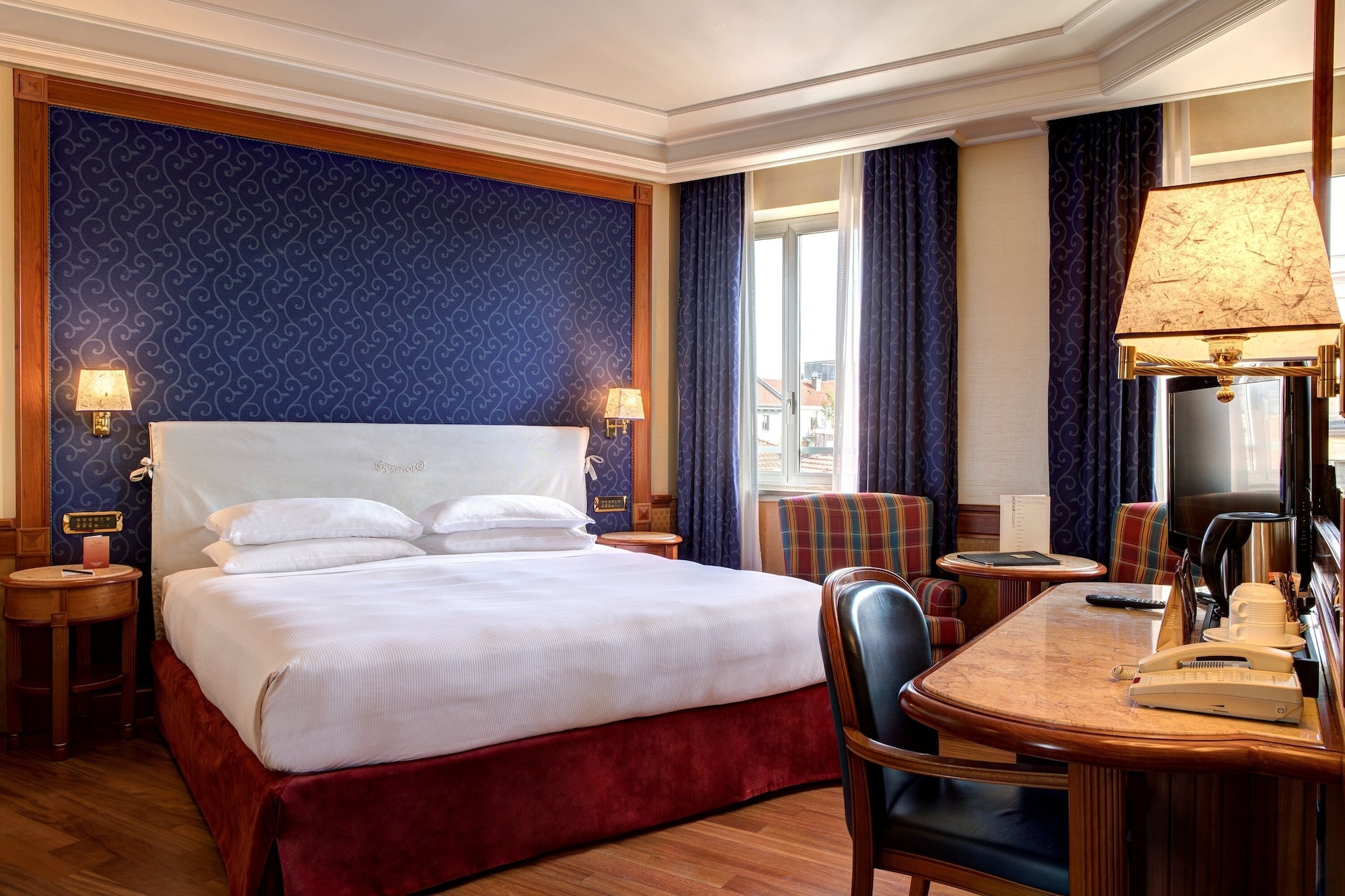 DELUXE, DOUBLE OR TWIN BED