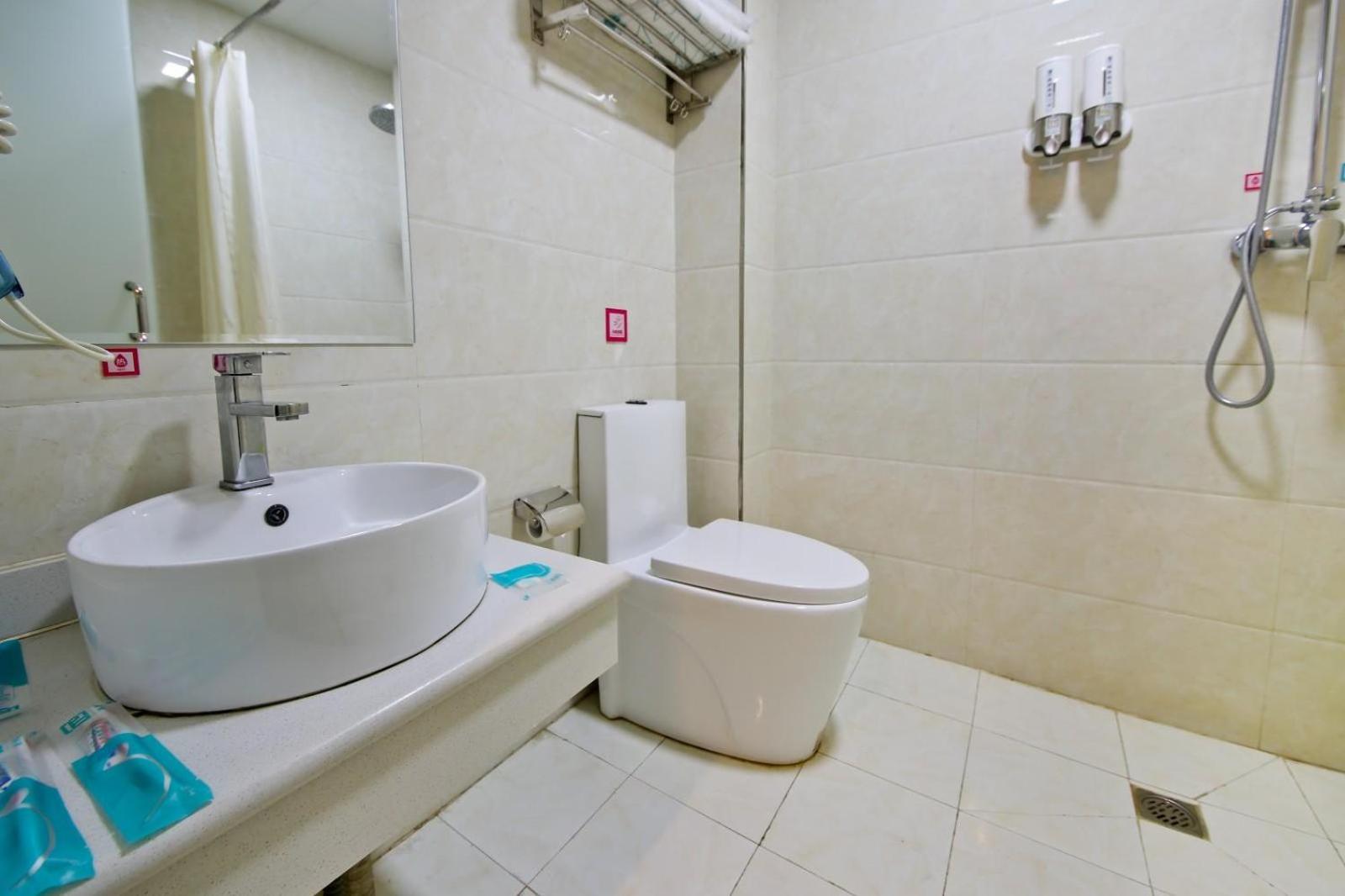 Pai Hotel (Zhuhai Career Technical College, Aviation City Seaview) 23/24