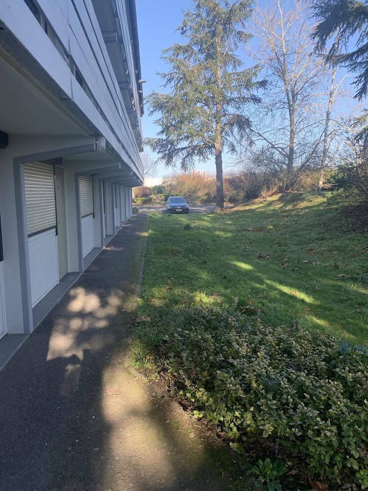greet Hotel Chatellerault 38/43