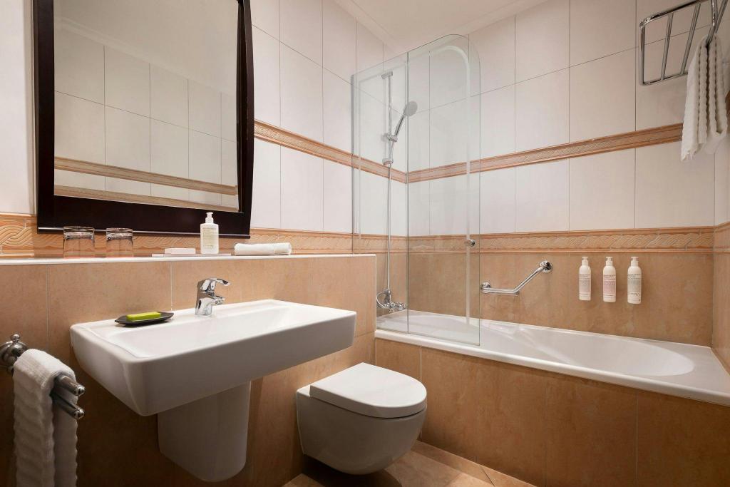 1 Bedroom, Executive, Suite, King Bed, Partial Sea View, Terrace, High Floor