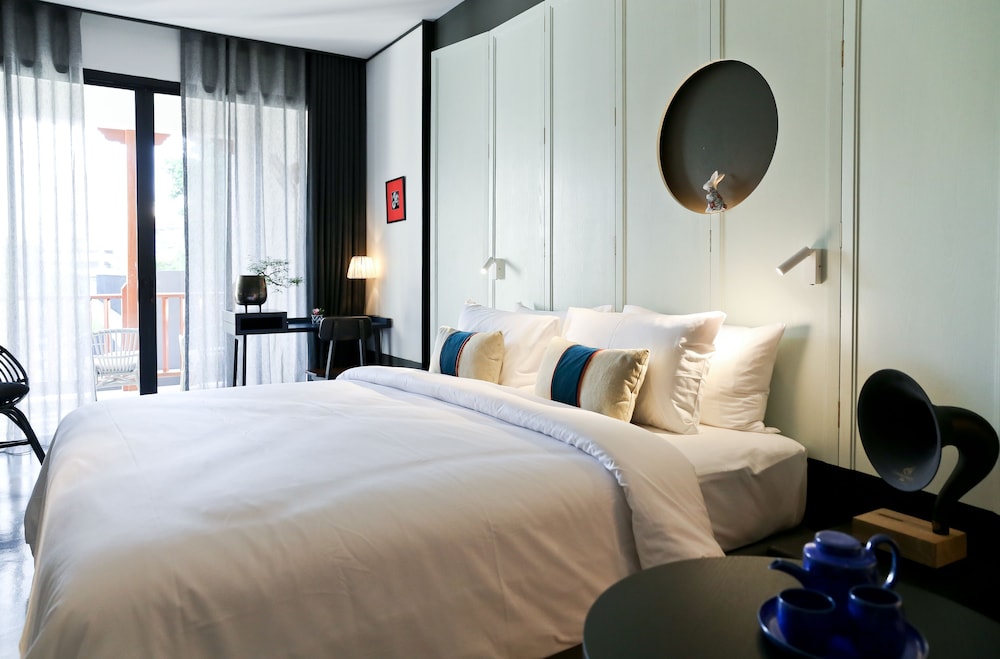 HOTEL DES ARTISTS PING SILHOUETTE 20/58