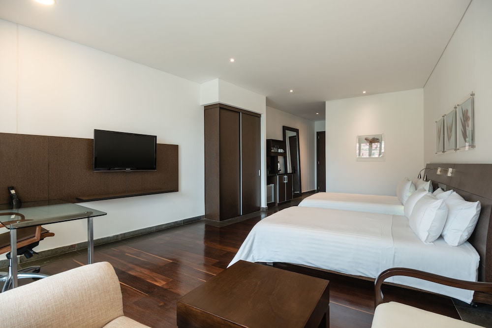 LUXURY, SUITE, 2 DOUBLE BEDS