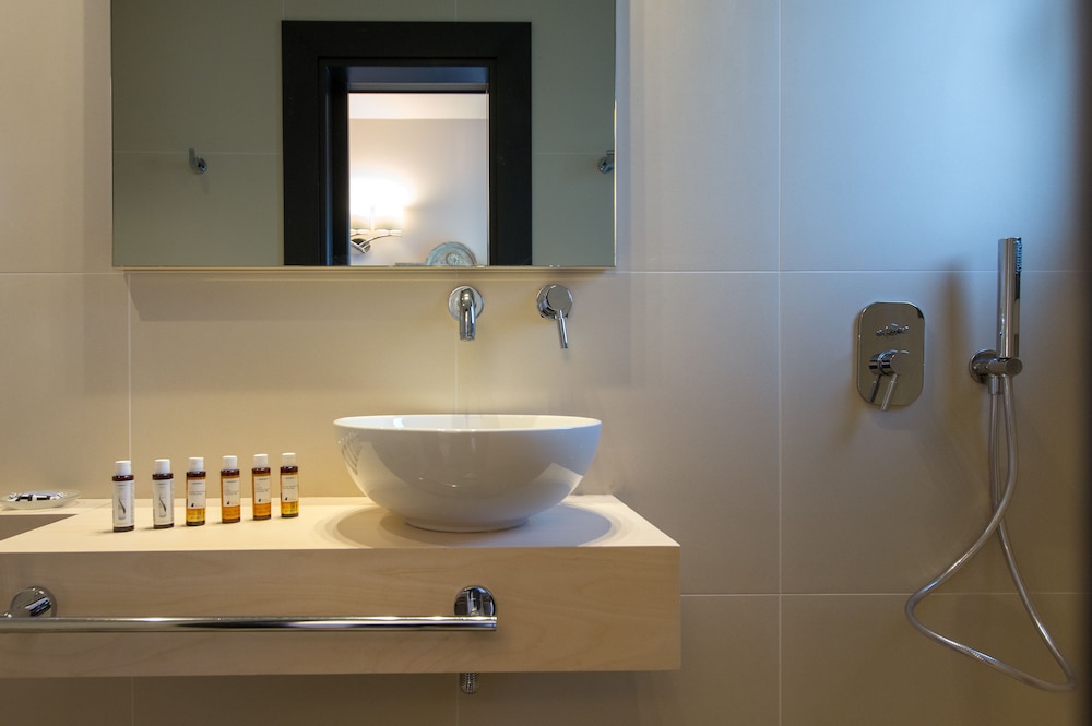 غرفة رباعية بسرير مزدوج وسريرين منفصلين، Anthemion Suites And Villas 3/3