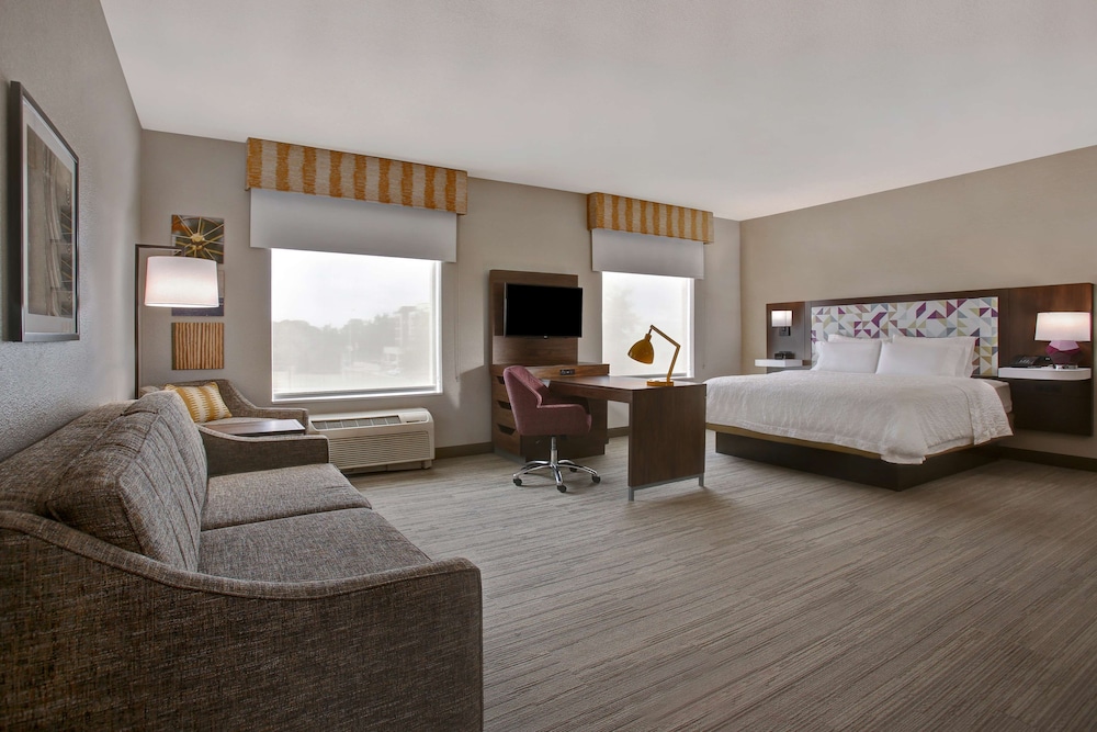 Hampton Inn and Suites Dallas-Desoto 48/57