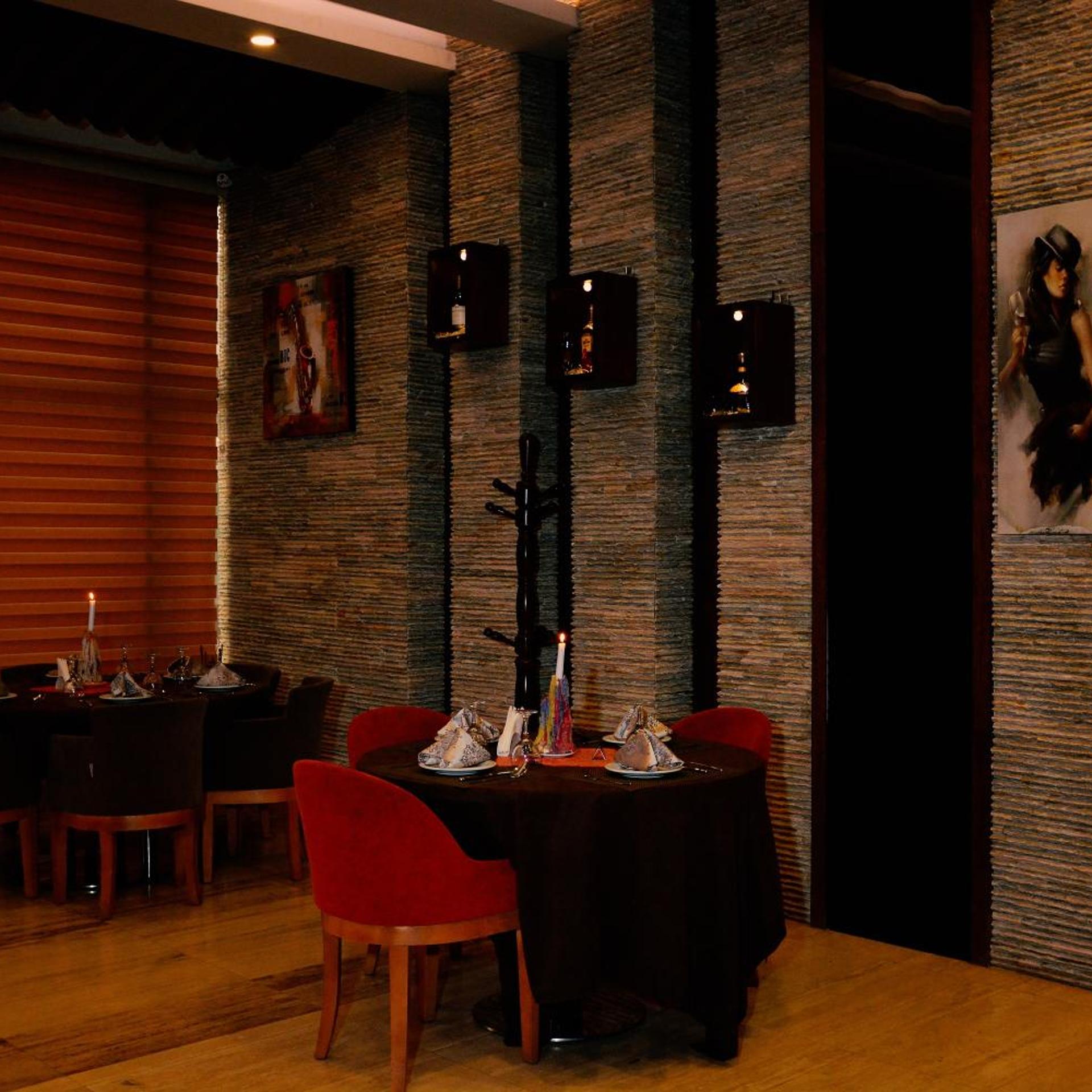 Paris Plaza Hotel 54/62