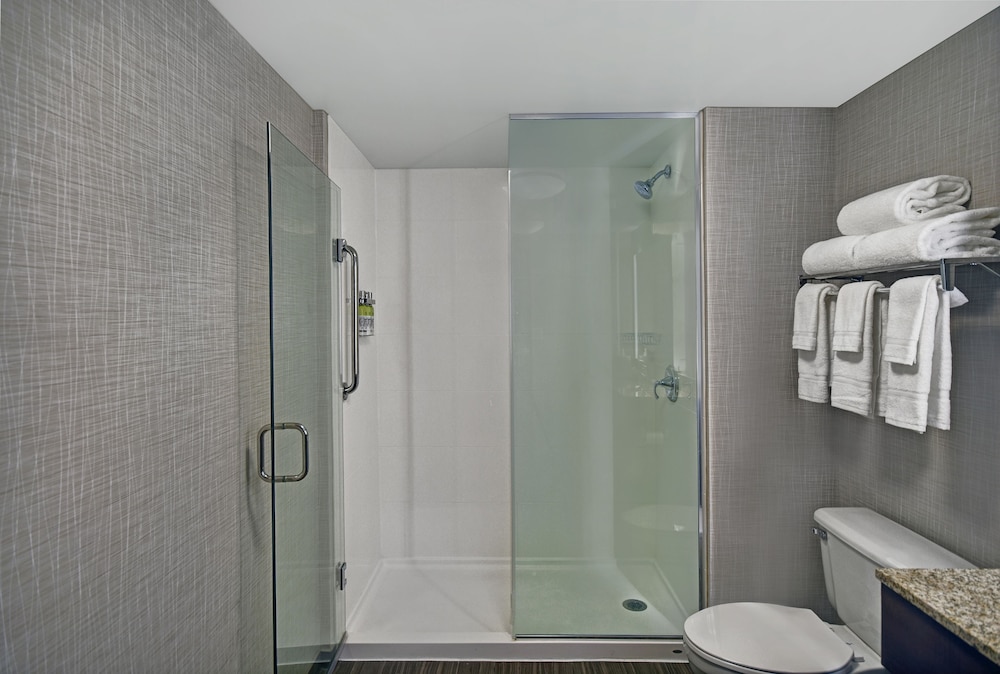 Holiday Inn Express and Suites Cincinnati Riverfront, an IHG Hotel 18/64