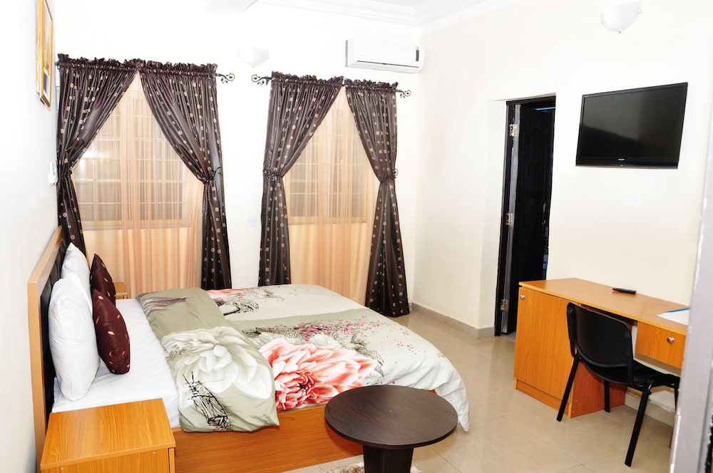Western Dreams Hotel 30/50