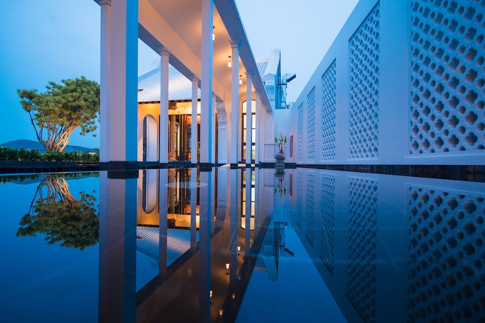 LITTLE NYONYA HOTEL 20/50
