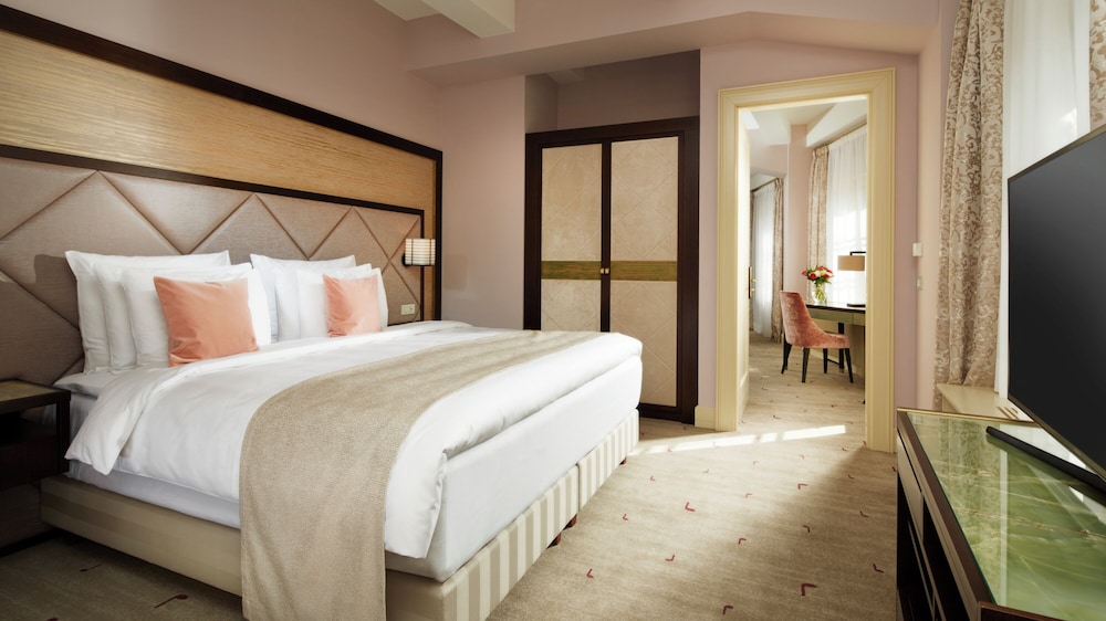 MOZART, LUXURY, SUITE