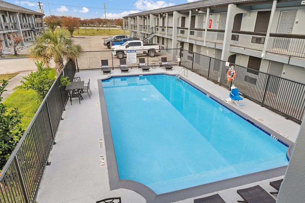Super 8 by Wyndham Texas City 29/50