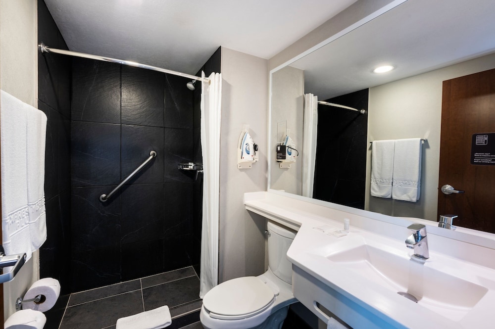 City Express Plus by Marriott Cali Colombia 64/66