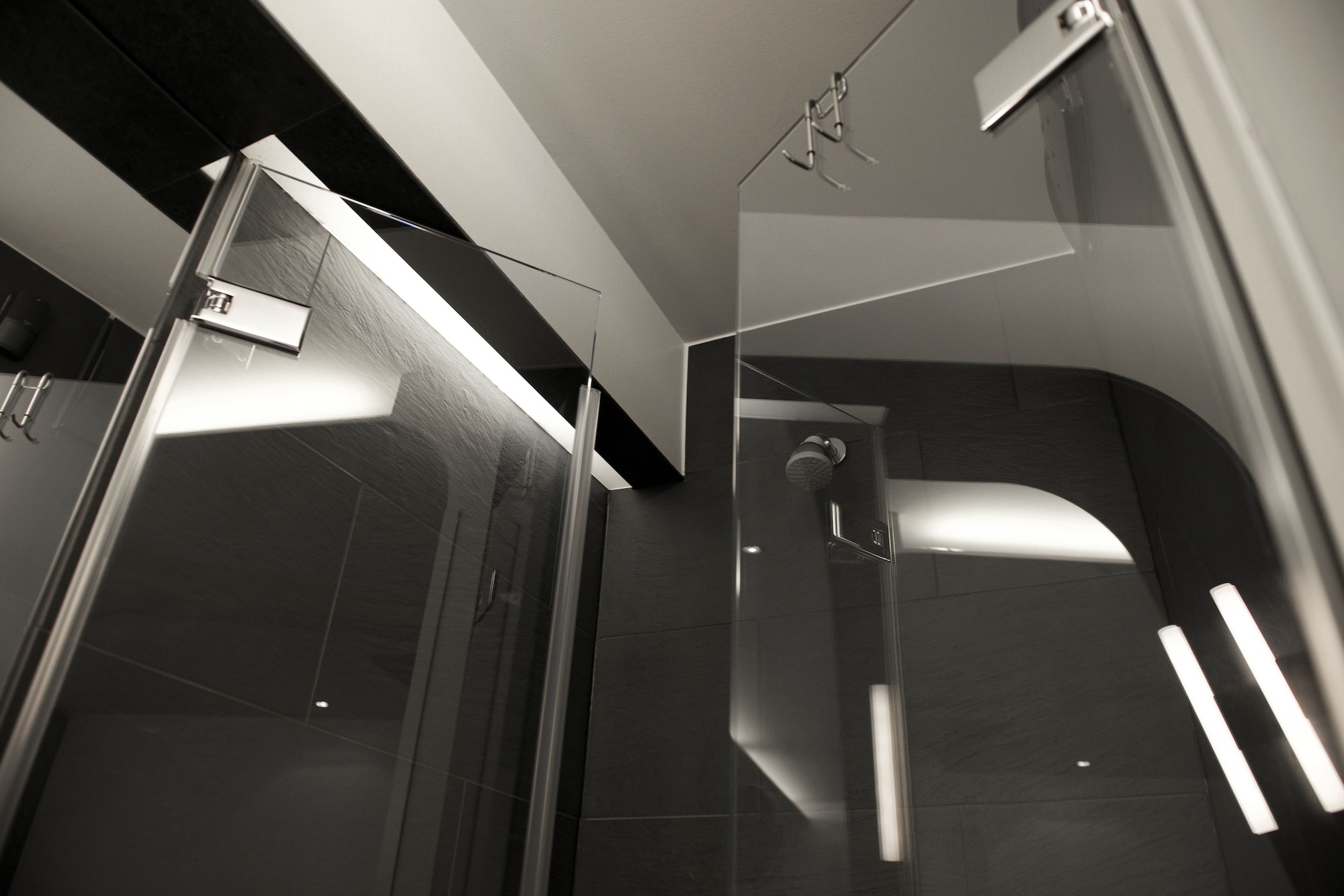 ROOM, BATHTUB