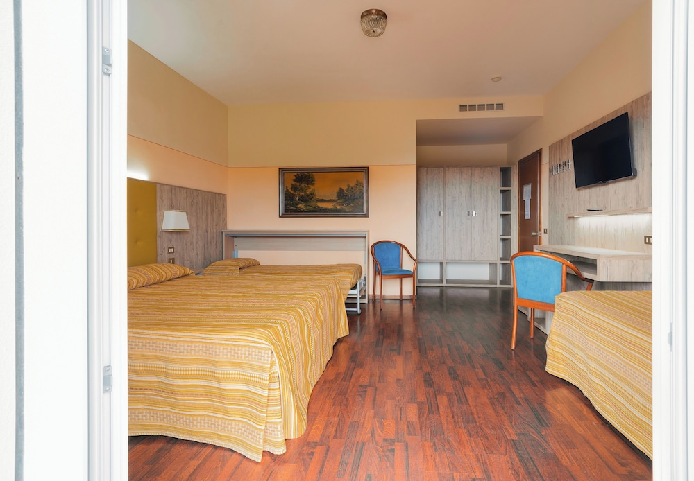 Hotel Tirreno 28/43