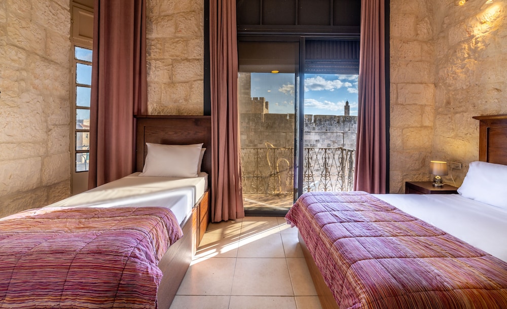 2 BEDROOMS, COMFORT, CITY VIEW